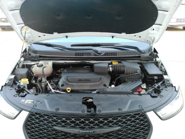 Used 2025 Chrysler Pacifica Limited FWD image 59
