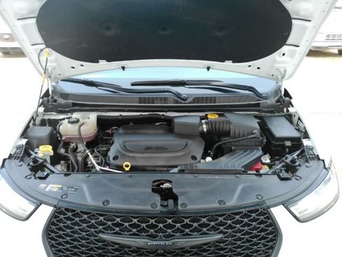 Used 2025 Chrysler Pacifica Limited FWD image 59