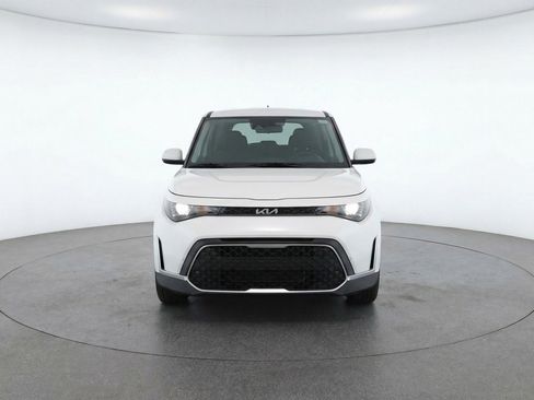 Used 2025 Kia Soul LX w/ LX Technology Package image 2