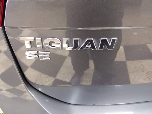 Used 2019 Volkswagen Tiguan SE w/ Panoramic Sunroof Package image 16