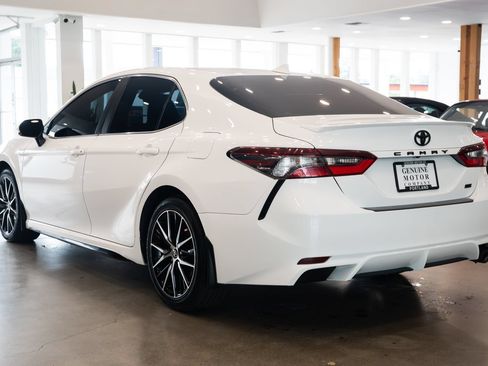 Used 2024 Toyota Camry SE FWD image 6