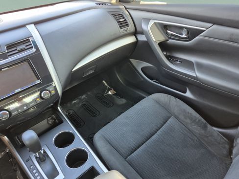Used 2015 Nissan Altima 2.5 SV w/ Convenience Package FWD image 15