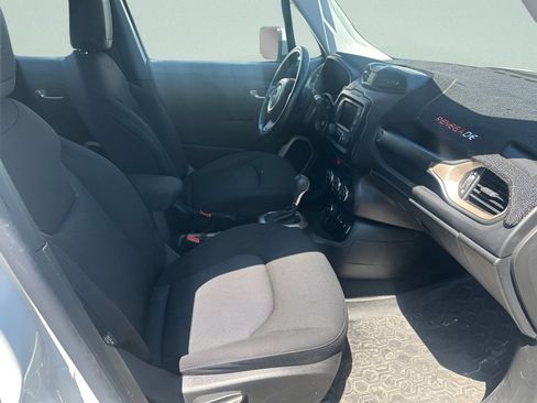 Used 2017 Jeep Renegade Latitude AWD/4WD image 13