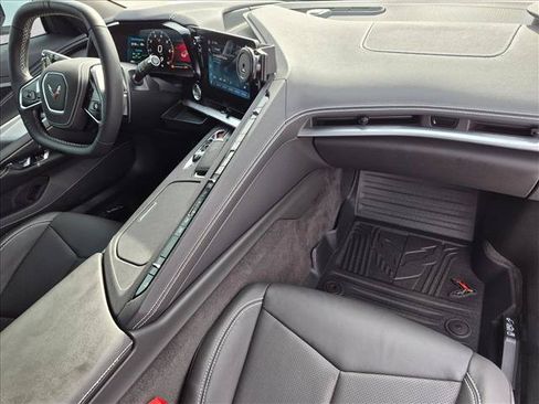 Used 2025 Chevrolet Corvette Stingray Coupe w/ 1LT RWD image 19