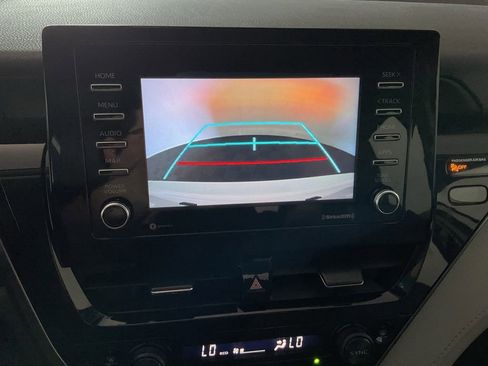 Used 2022 Toyota Camry LE FWD image 4
