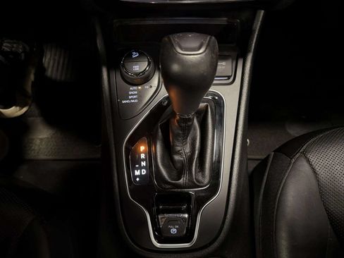 Used 2019 Jeep Cherokee Overland w/ Technology Group AWD/4WD image 32