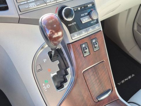 Used 2009 Toyota Venza AWD image 12