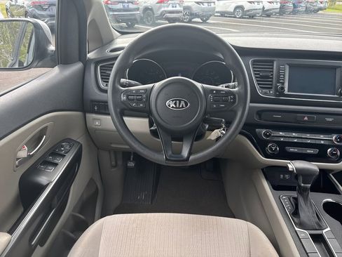 Used 2020 Kia Sedona LX image 13