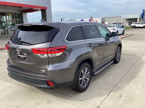Used 2017 Toyota Highlander XLE FWD image 7