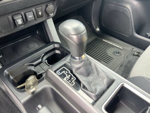 Used 2020 Toyota Tacoma TRD Sport AWD/4WD image 26