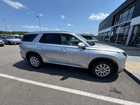 Used 2025 Hyundai Palisade SEL FWD image 2