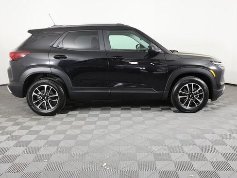 Used 2025 Chevrolet TrailBlazer LT image 4