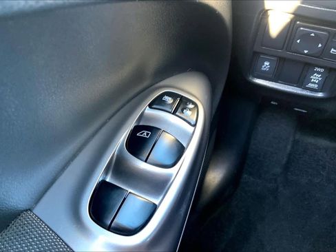 Used 2012 Nissan Juke SL image 35