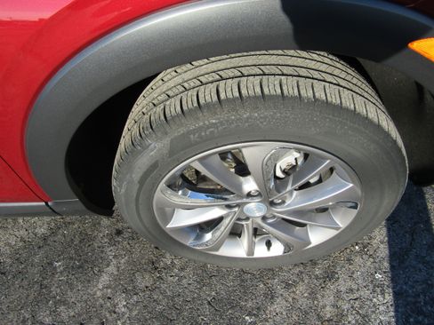 Used 2022 Buick Encore GX Essence w/ Experience Buick Package image 9