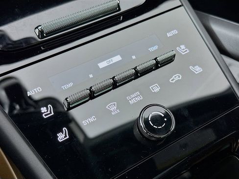 Used 2025 Porsche Cayenne S image 18