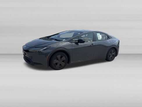 Used 2025 Toyota Prius LE FWD image 9