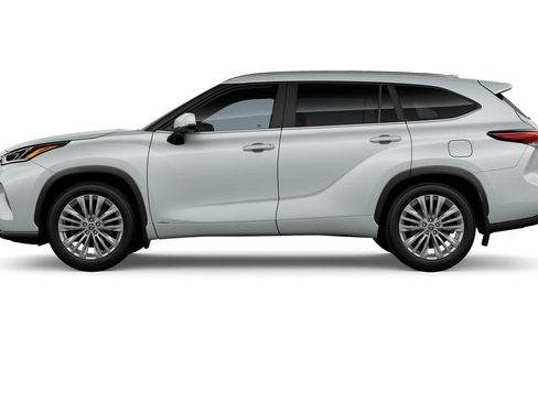 New 2026 Toyota Highlander Platinum image 3