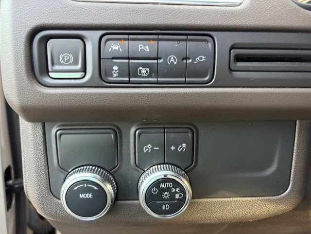 Used 2022 GMC Yukon XL SLT w/ SLT Luxury Package RWD image 15