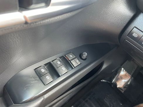 Used 2020 Toyota Camry SE image 24