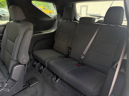 Used 2025 Chevrolet Traverse LT w/ Enhanced Driving Package FWD image 25