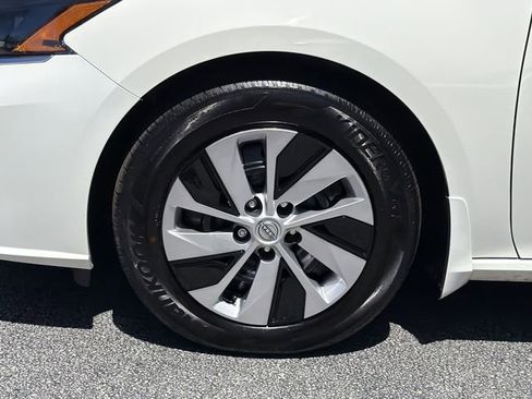 Certified 2025 Nissan Altima 2.5 S FWD image 11