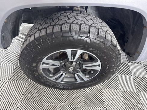 Used 2019 Toyota Tacoma TRD Sport image 10