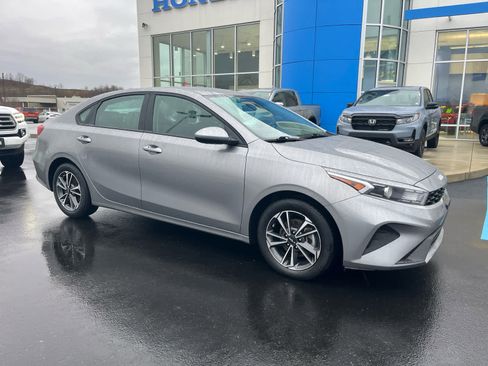 Used 2023 Kia Forte LXS image 2