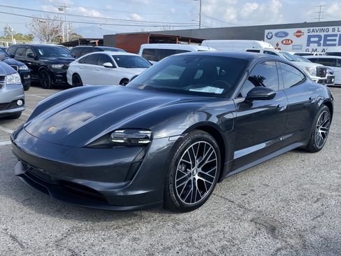 Used 2022 Porsche Taycan image 2