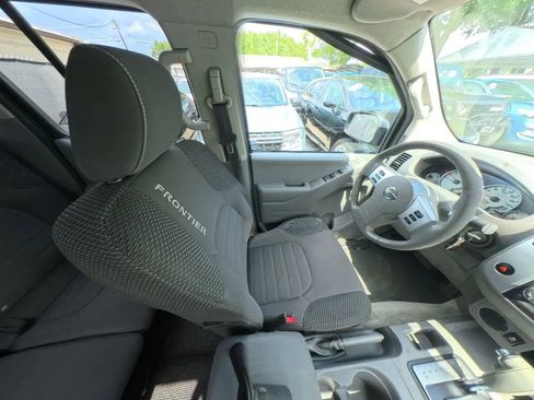 Used 2015 Nissan Frontier Desert Runner RWD image 28