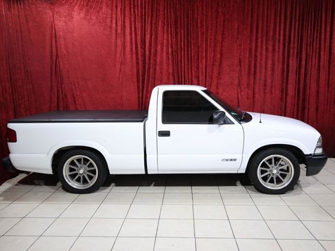 Used 2002 Chevrolet S10 Pickup 2WD Regular Cab image 8