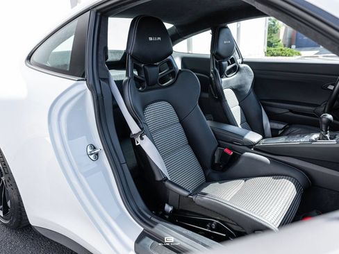 Used 2016 Porsche 911 R RWD image 31