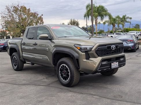 Used 2024 Toyota Tacoma TRD Off-Road image 3