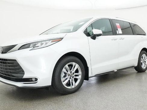 New 2026 Toyota Sienna Limited FWD image 17