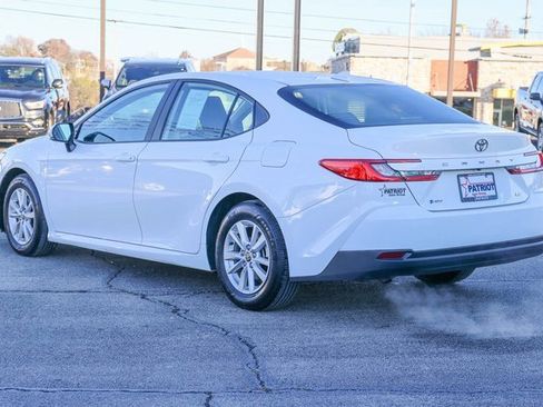 Used 2025 Toyota Camry LE image 5