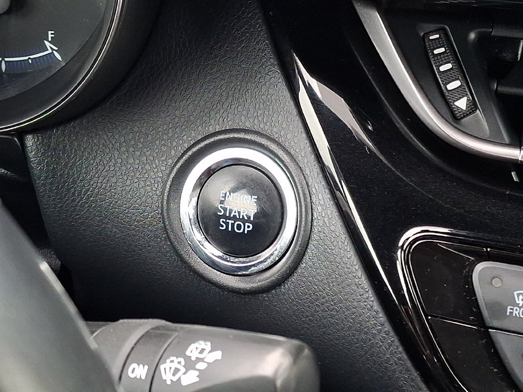 Used 2019 Toyota C-HR XLE FWD image 22