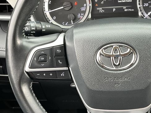 Used 2023 Toyota Highlander XLE image 12