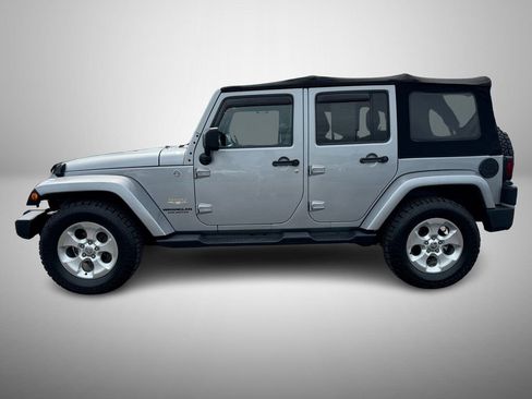 Used 2013 Jeep Wrangler Unlimited Sahara w/ Connectivity Group AWD/4WD image 5