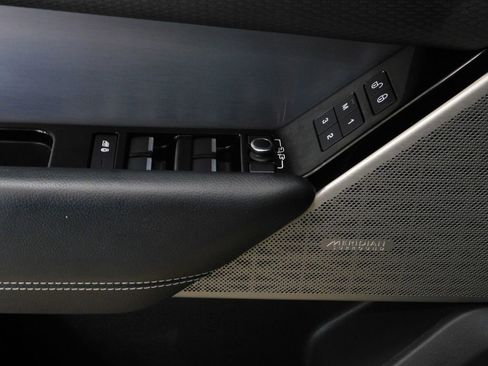 Used 2019 Land Rover Range Rover Velar R-Dynamic SE AWD/4WD image 22