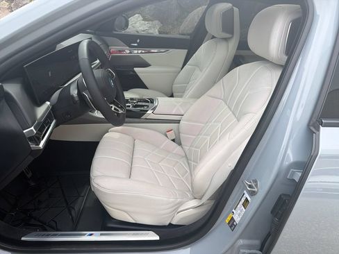 Used 2025 BMW i7 eDrive50 w/ M Sport Package RWD image 18
