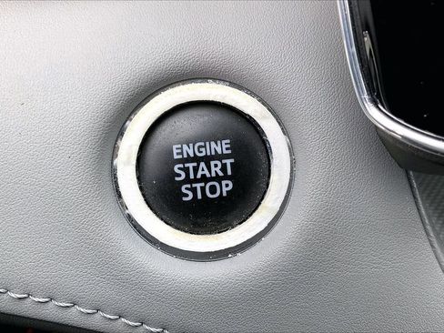 Used 2023 Toyota Highlander LE image 29