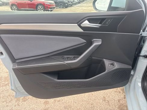 New 2026 Volkswagen Jetta SE image 9