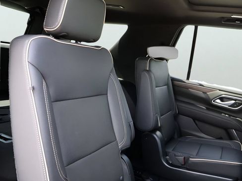 Used 2023 Chevrolet Tahoe Premier w/ Premium Package AWD/4WD image 14