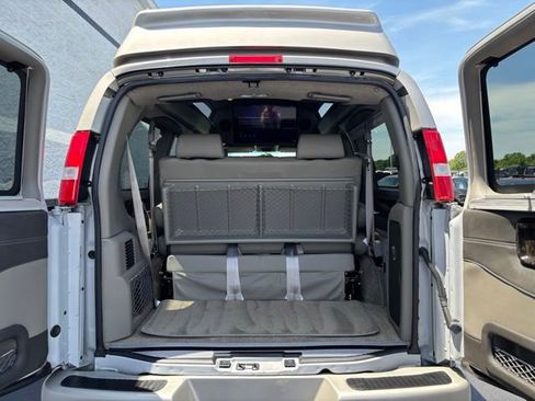 Used 2022 GMC Savana 2500 w/ Enhanced Convenience Package RWD image 10