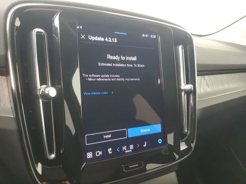 Certified 2025 Volvo XC40 B5 Core image 28