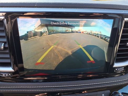 Used 2024 Chrysler Pacifica Limited image 19