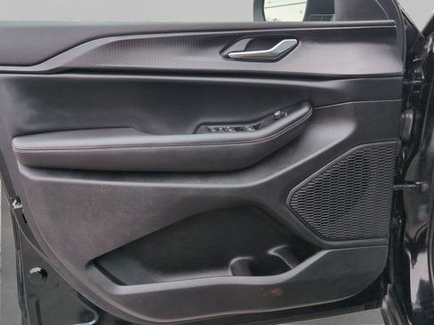 Used 2025 Jeep Grand Cherokee Laredo w/ Luxury Tech Group I image 23