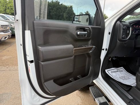 Used 2021 Chevrolet Silverado 1500 LT RWD image 8