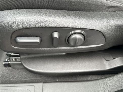 Certified 2020 GMC Acadia SLE w/ Driver Convenience Package image 33