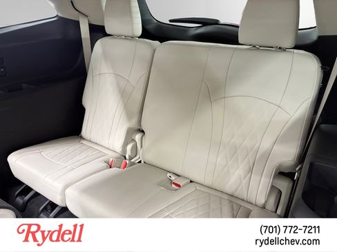 Used 2023 Buick Enclave Avenir w/ Avenir Technology Package AWD/4WD image 16
