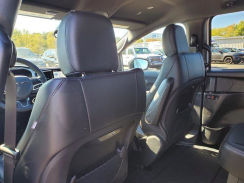 New 2026 Chrysler Pacifica Select image 24